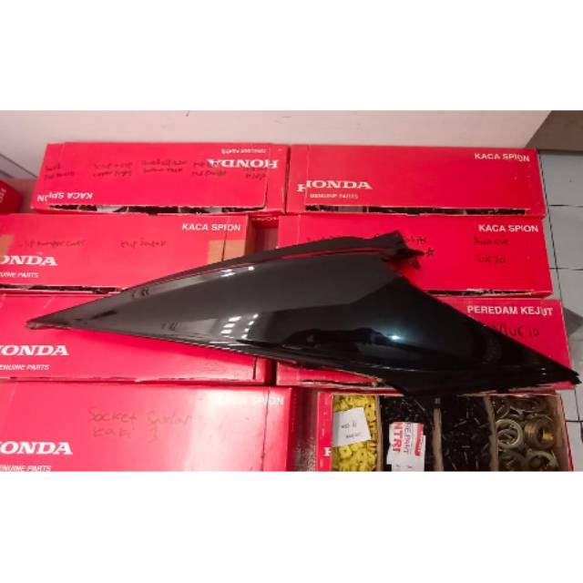 Cover Body Samping kanan Beat karbu Ori AHM