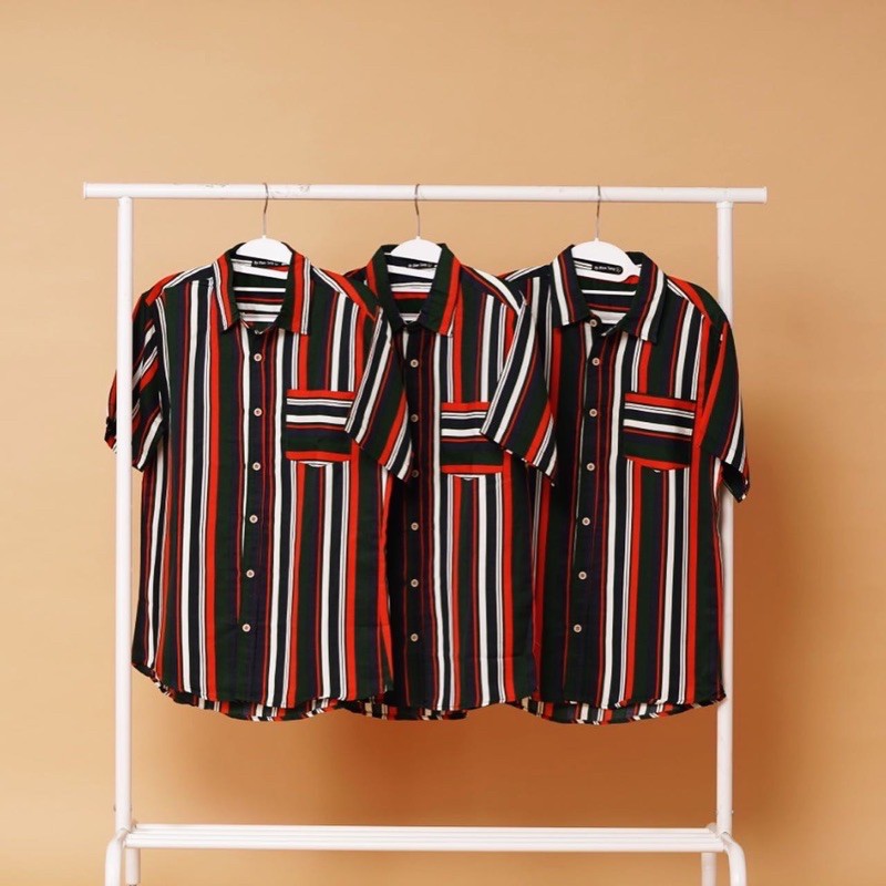 Kemeja Pria Motif Garis Seksi Menawan