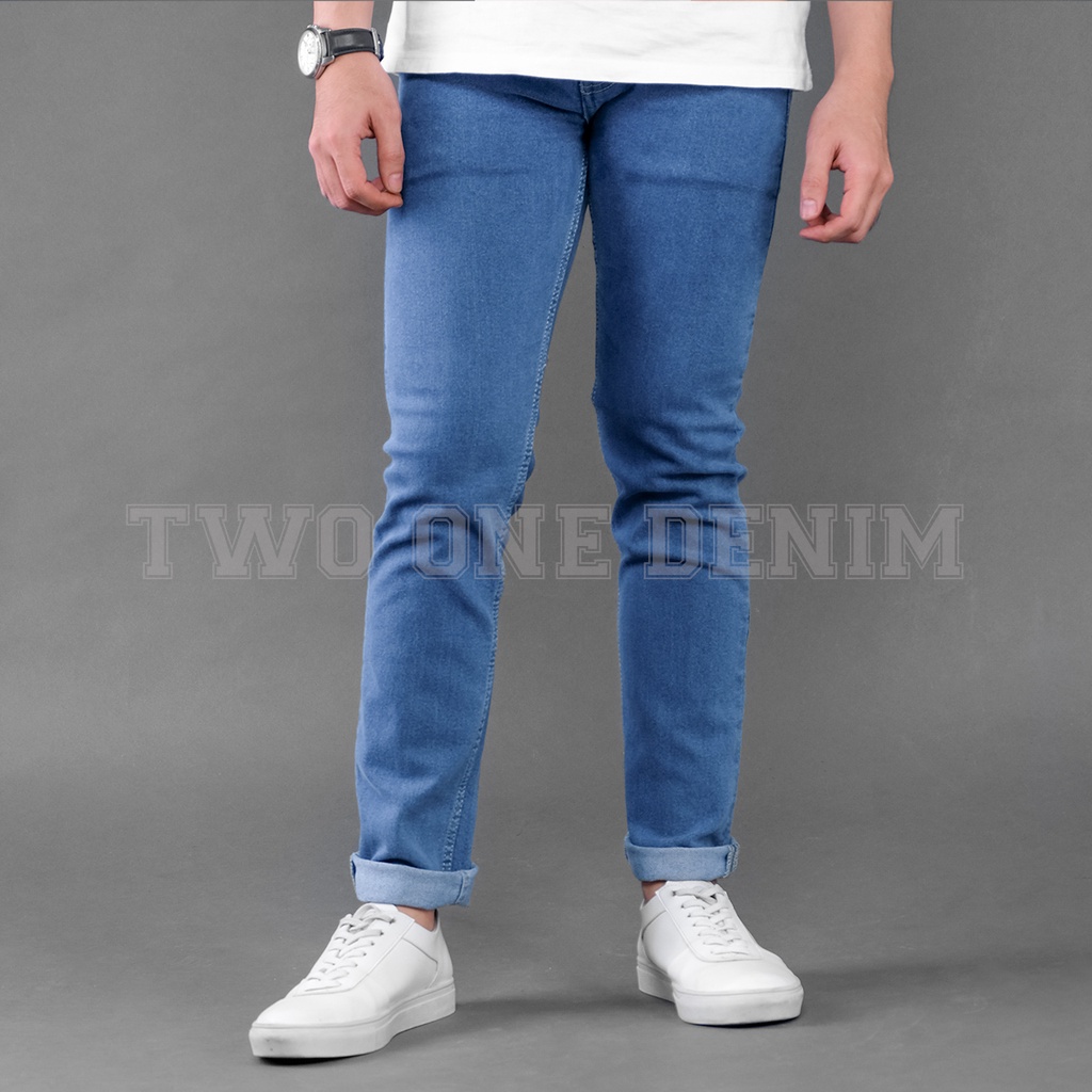 TWO ONE DENIM Celana Jeans Panjang Pria Jeans Slim Fit Stretch Denim Biru Muda Polos