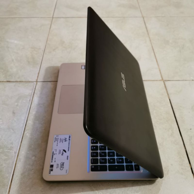 Laptop Asus X540YA Amd E1-7010 Layar 15 inc Vga Amd Radeon R2 Graphics Windows 10 mulus