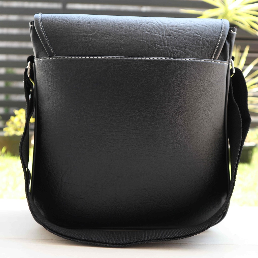 Jual Tas Selempang Kulit Warna HItam Besar Elegant Keren Kerja Casual Awet Bagus