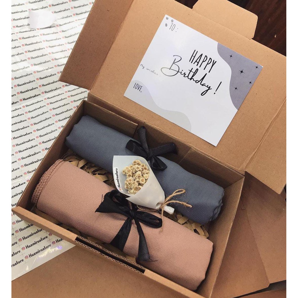 

Hampers Jilbab Bella Square & Pashmina Ceruti/Hampers Ied Adha/Hampers Ultah/Hampers Wisuda