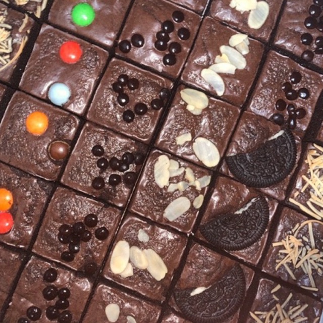 

FUDGY BROWNIES SEKAT 22x11x7