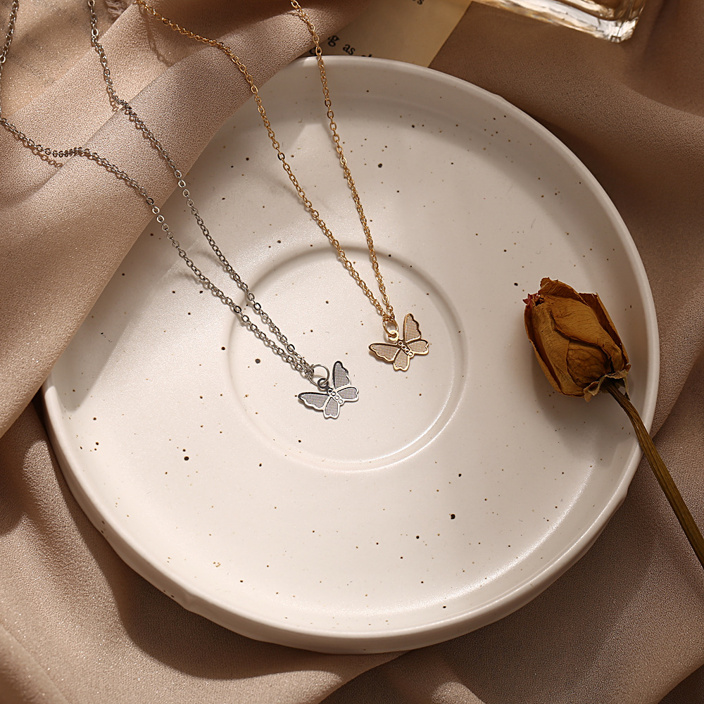 Kalung Liontin Butterfly Bahan Metal Warna Emas / Silver Untuk Wanita