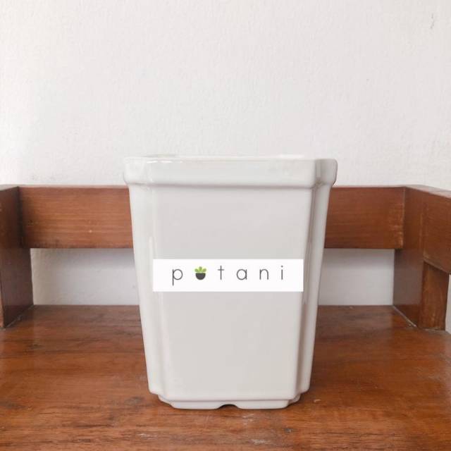 Pot keramik putih kotak - A666M