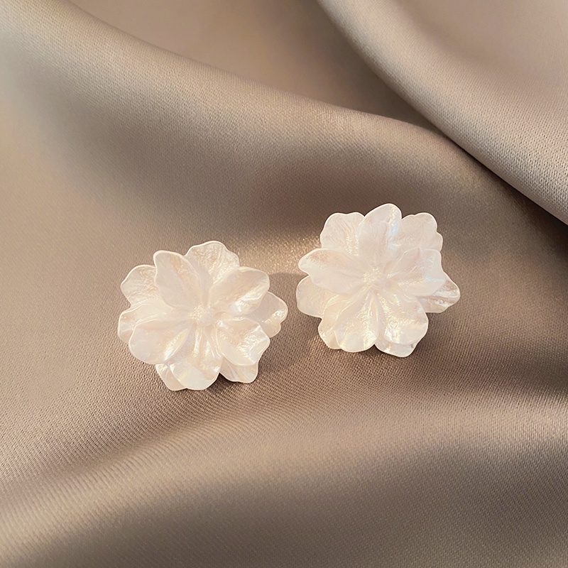 Anting Tusuk Motif Bunga Putih Simple Untuk Wanita / Musim Panas