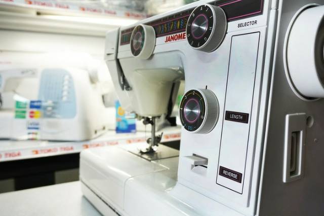 JANOME 380 Mesin Jahit Portable Body Full Besi