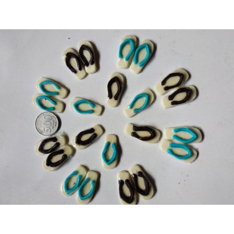 

Coklat karakter sandal sepasang