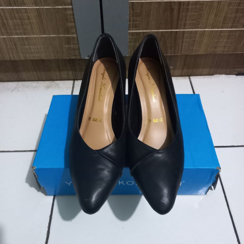 Sepatu Pantofel Wanita merk Yongki Komaladi SIZE 40