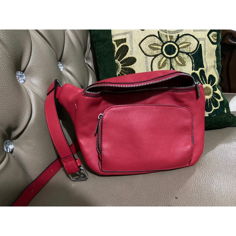 tas selempang waistbag preloved stradivarius