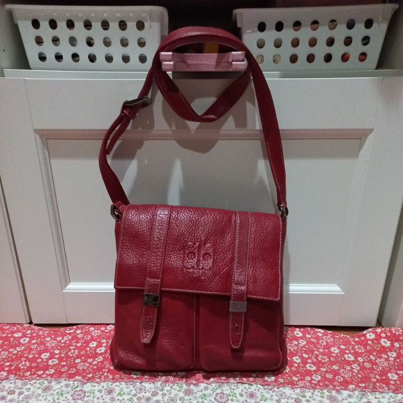 Preloved sling bag merah Arnaldo Bassini Italy (booked)