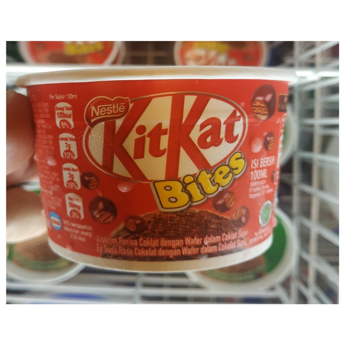 

Es krim Nestle Kit Kat Bites Rasa coklat dengan wafer coklat 100 Ml