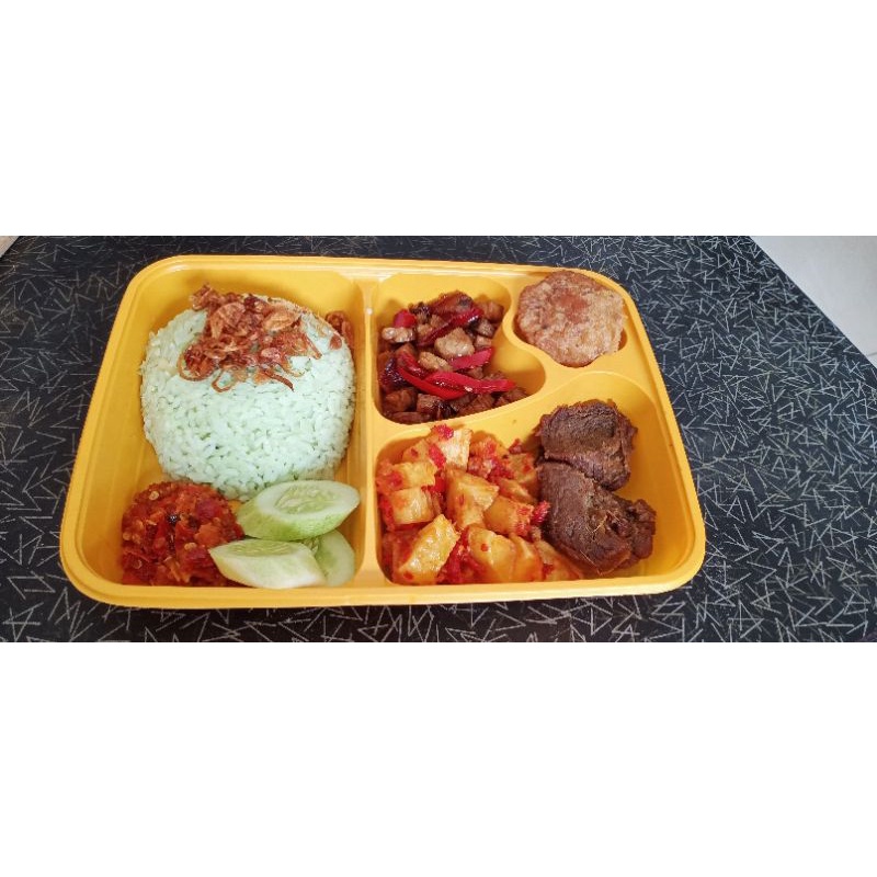 

Nasi Rames ( Empal, sambal goreng kentang,Tempe orek,Timun& Sambal Terasi).