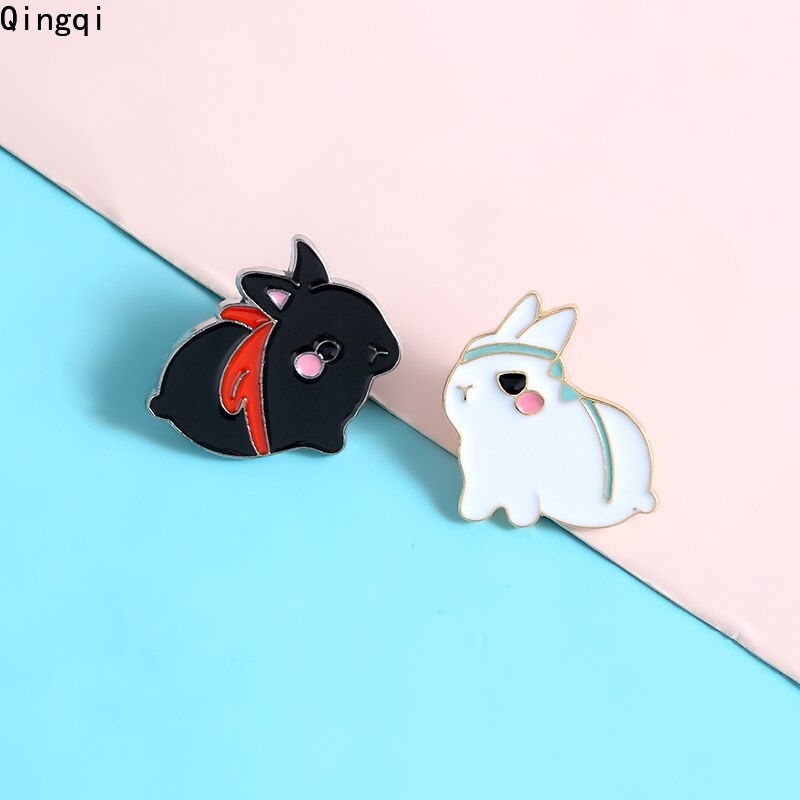 Bros Pin Enamel Bentuk Kartun Hewan Kelinci Warna Hitam Putih Untuk Hadiah