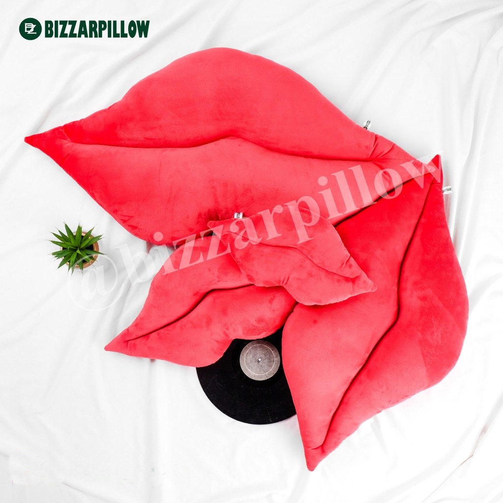 Bizzarpillow Bantal Sofa Bantal Bibir Size L BZ189