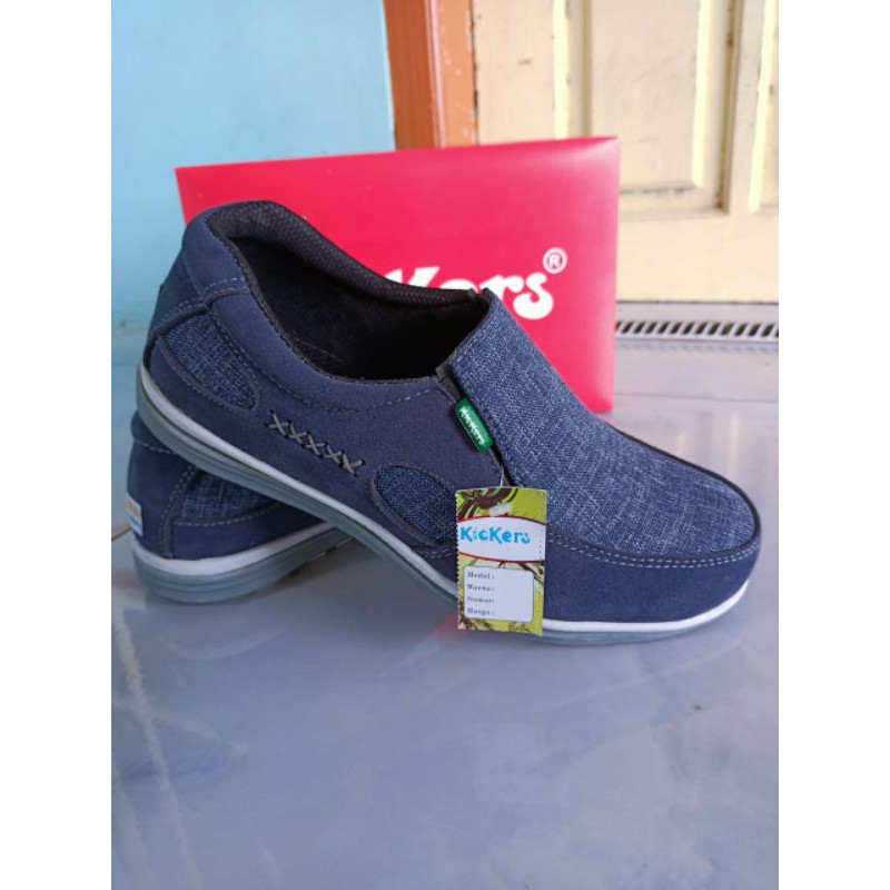 sepatu santai sepatu casual sepatu Kickers pria navy