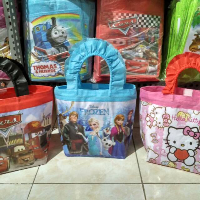 

READY!!! Tas souvenir ultah model pegangan renda
