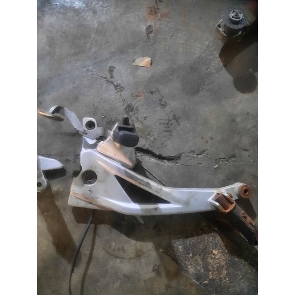 footstep bajaj pulsar 200 dtsi