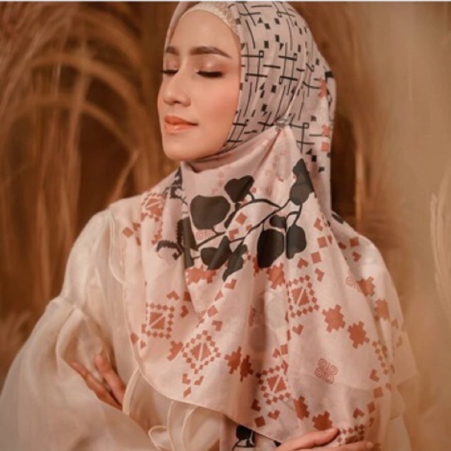 Restu Anggraini Semanggi Scarf