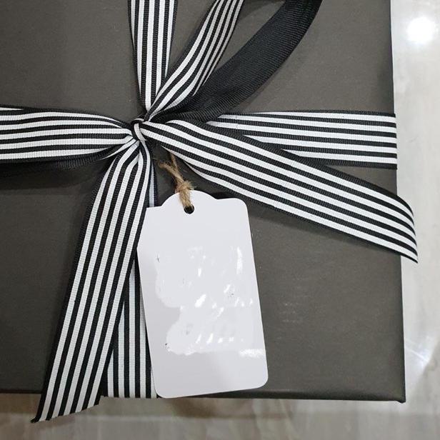 

➻ Bungkus kado polos & pita ◙