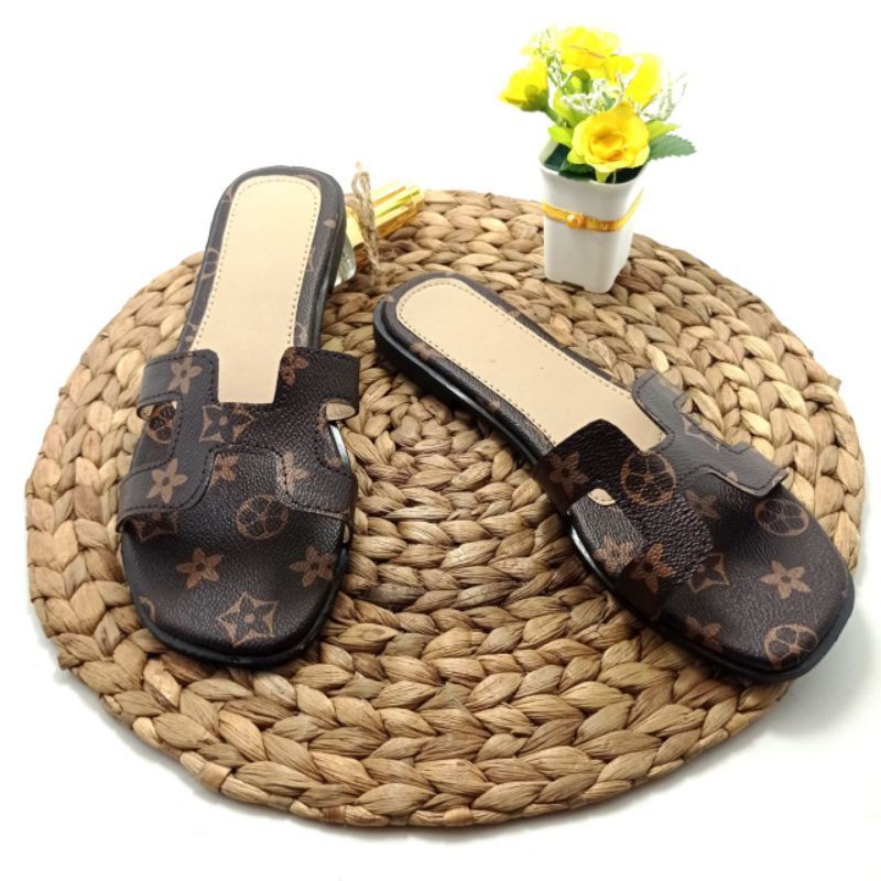 Sandal LV Terbaru/Sendal Cewek Selop H Trendy