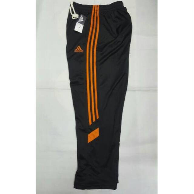 CELANA TRAINING ADIDAS