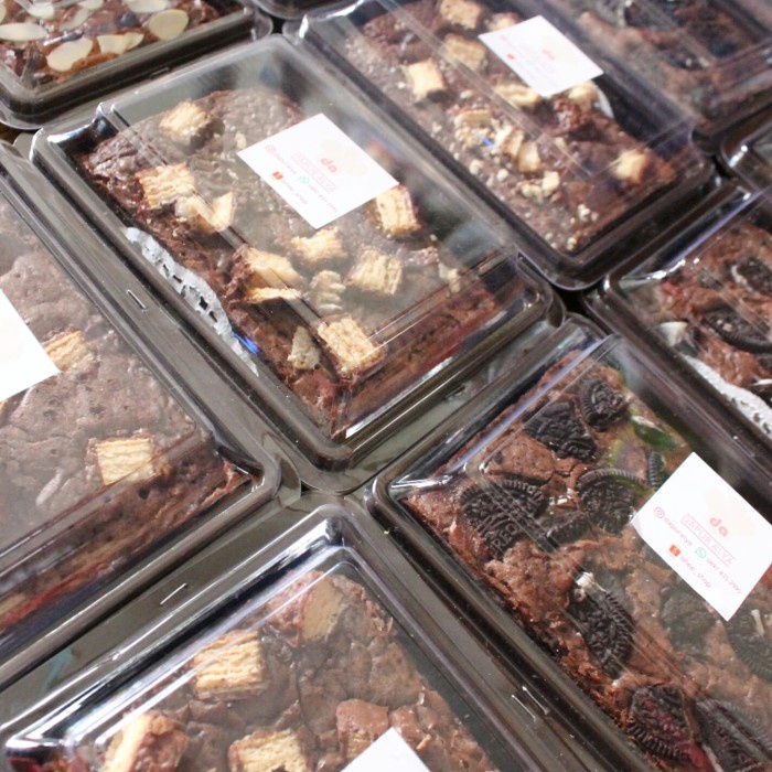 

T20R Brownies Fudgy Size 15*10 - Brownies, Choco Almond Ht501Gr