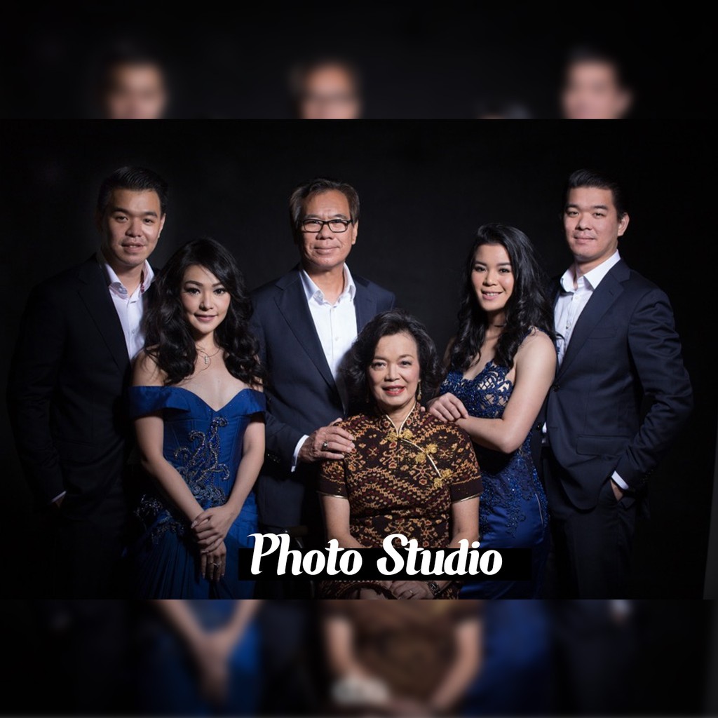 JASA EDIT FOTO WISUDA KLUARGA