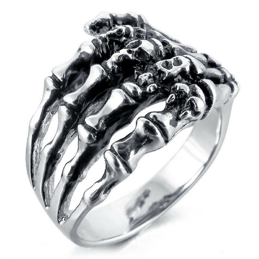 Cincin Bentuk Tangan Tengkorak Bahan Stainless Steel Gaya Vintage Gothic Punk Untuk Pria