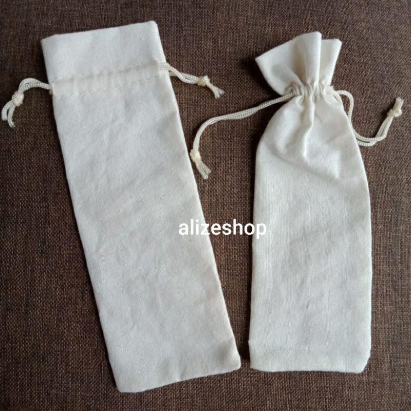 

Kantong Serut Kain Blacu Polos Dan Sablon / Pouch Souvenir / Tempat Sovenir