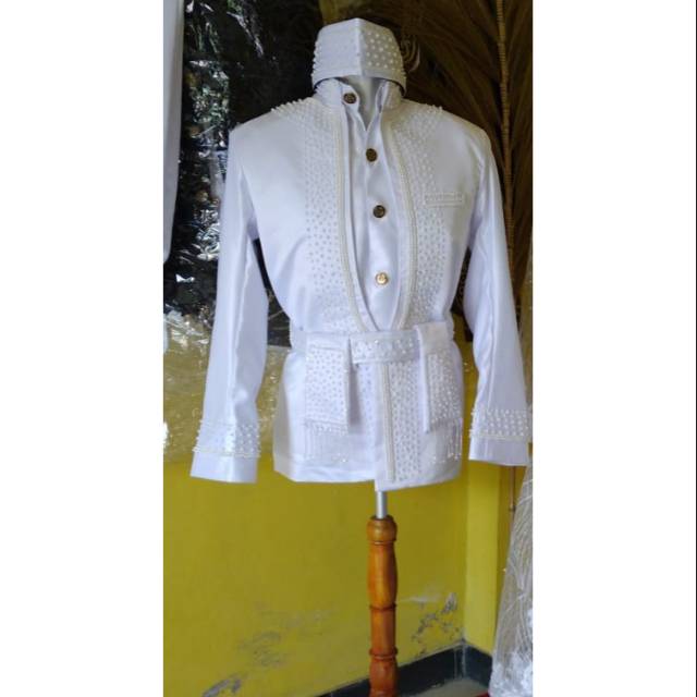 Jas akad putih bersih