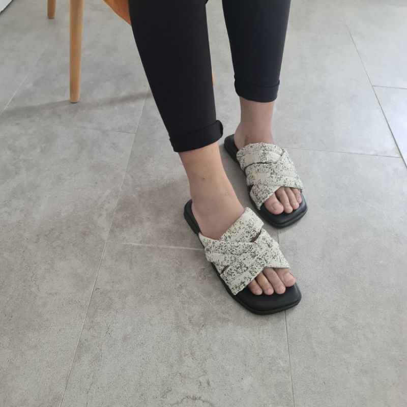 Bloomberg - Terlaris Sandal Wanita Big Size Jumbo 41-45 - &quot; AUNA&quot;