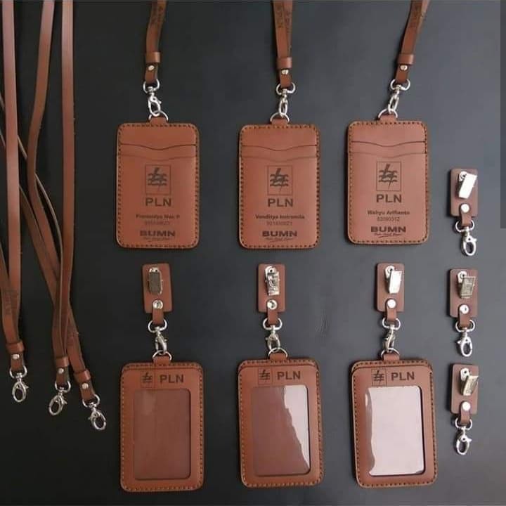 

Name Tag ID Card Holder Kulit Asli / ID Card Cover CUSTOM / Gantungan Kartu Nama BEBAS Kulit Premium