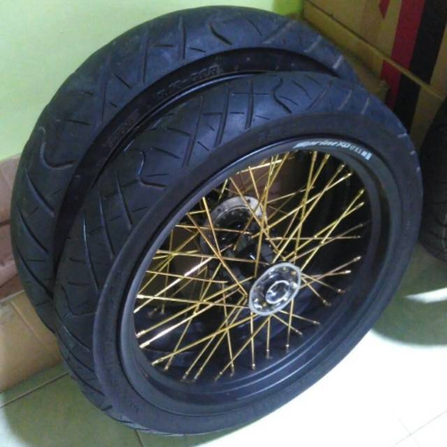 Sepaket velg set atau ban set juga roda supermoto klx