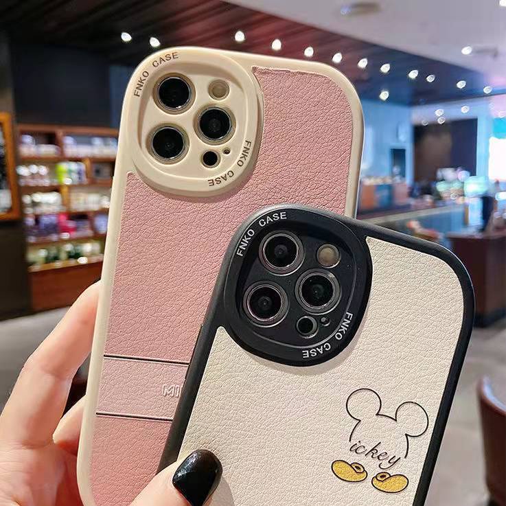 Casing Soft Case Motif Mickey / Minnie Mouse Untuk iPhone 11 / 7Plus / 8Plus / Xr / XS / 13 / 12pro Max