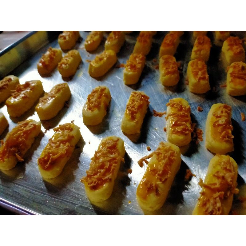 

Kue kastengel Ukuran 500 gram ( 1/2 )