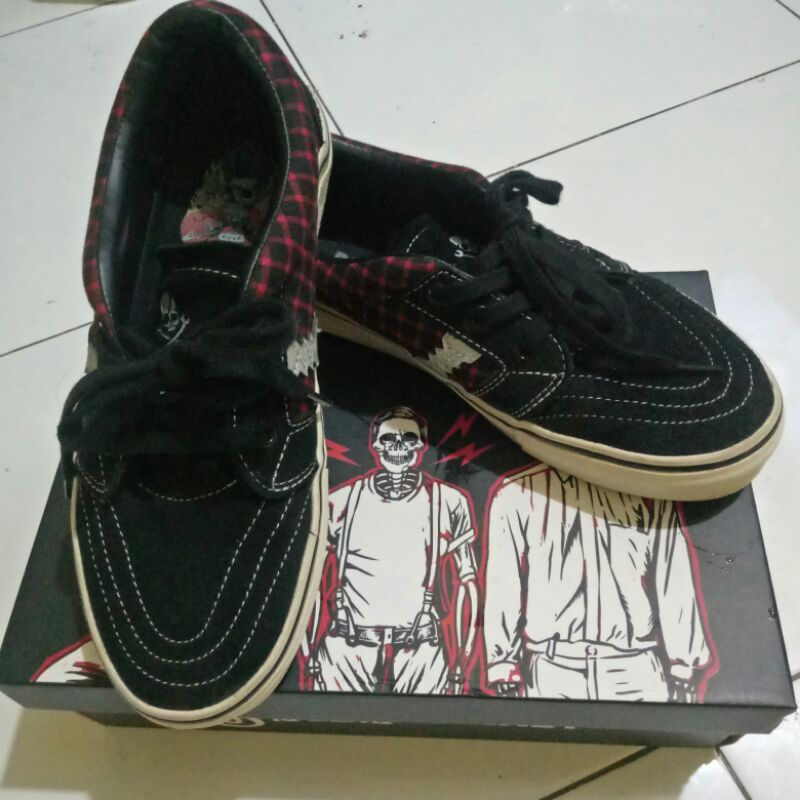 Sepatu Beazt x Superman Is Dead