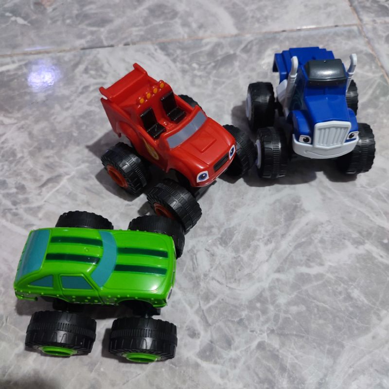 mainan mobil blazer monster isi 3 pcs