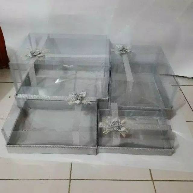 

kotak hantaran pernikahan pita silver
