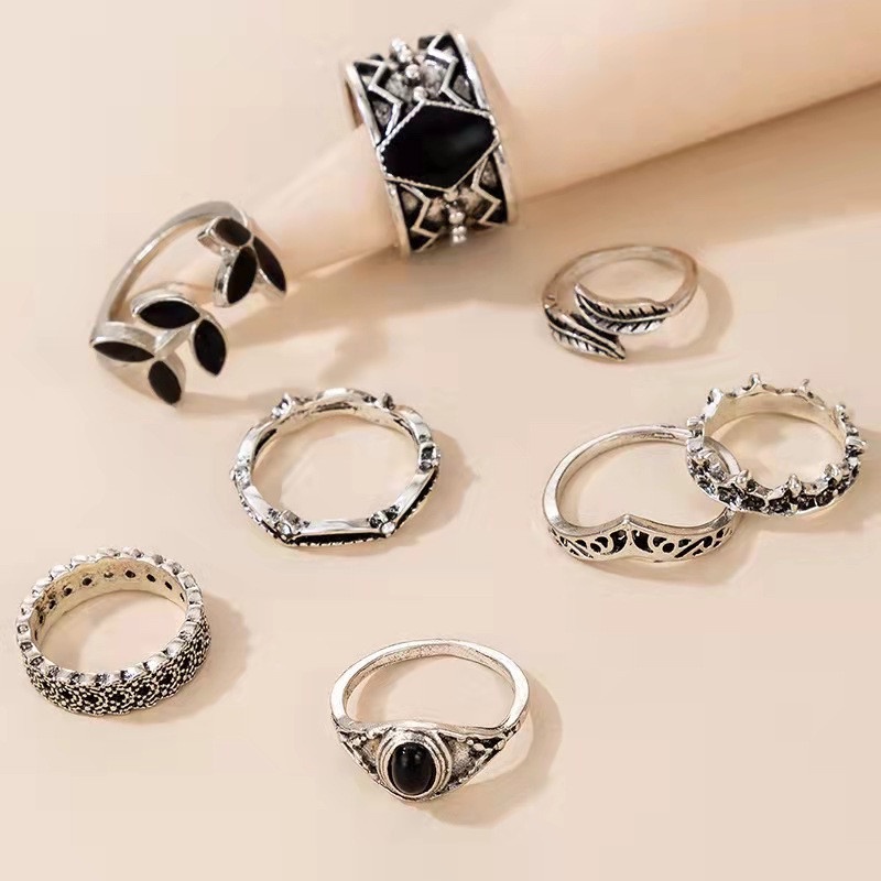 8pcs / Set Cincin Desain Daun Drops Oil Permata Hitam Untuk Wanita