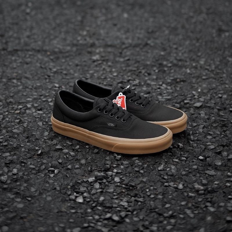 VANS ERA CLASSIC BLACK GUM SOLE(RESMI PT.NAVYA INDONESIA)