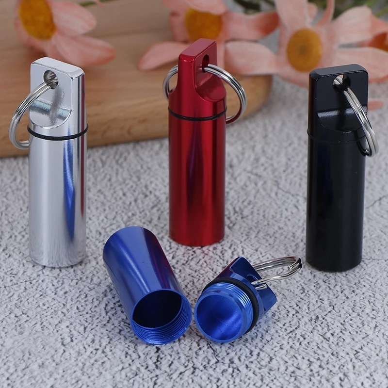 1pc Botol Holder Obat Pil Bahan Aluminum Anti Air Warna Acak Dengan Gantungan Kunci Carabiner