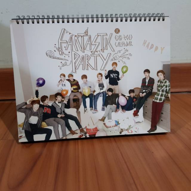 EXO desk calender official 2013 (kalender meja EXO resmi 2013)