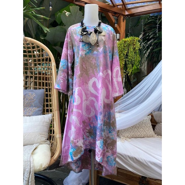 Terlaris Tunik Tie Dye Motif Cantik / Atasan Perempuan Warna Warni Yang Menarik / Pakaian Cewek Kasual / Long Tunik Motif Tie Dye Terbaru