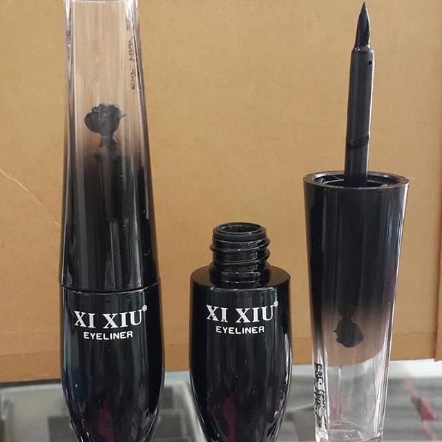 EYELINER XIU XIU BLACK KUAS SPIDOL