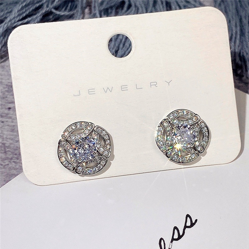 Anting Stud Bentuk Bulat Aksen Cubic Zirconia Untuk Wanita