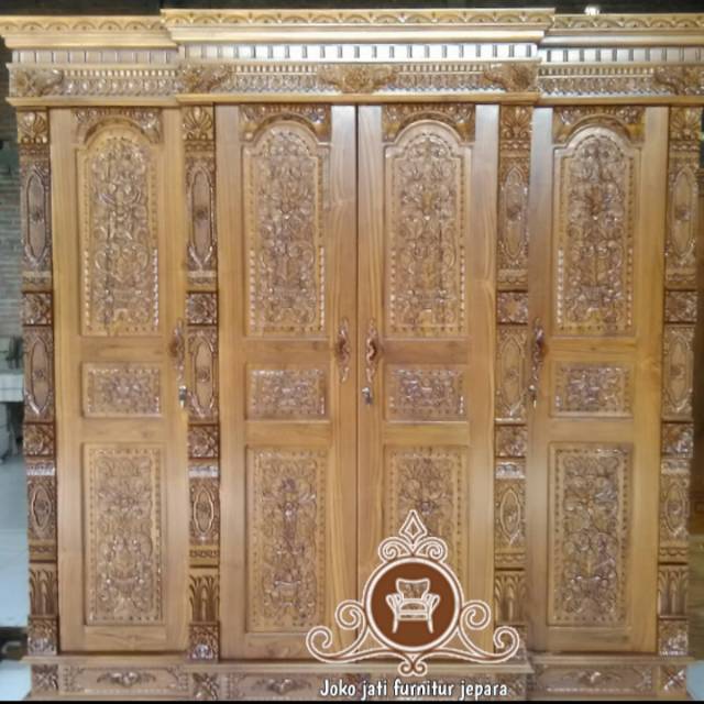 Almari pakaian gebyok