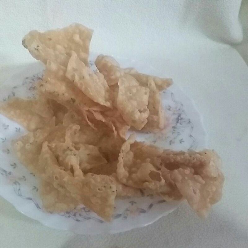 

keripik pangsit gurih daun bawang/keripik cumi-cumi/pangsit cumi/tiga putra snack