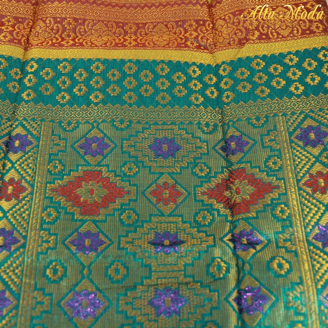 

Alta Moda Songket Palembang Hijau Tosca Motif Wajik Merah (1pcs)