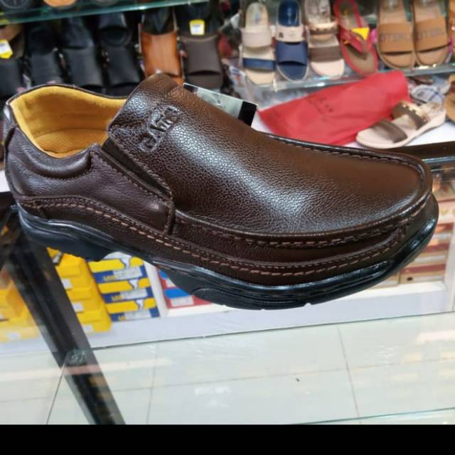 Sepatu fantofel kulit merk Gats Coklat Mp 2605